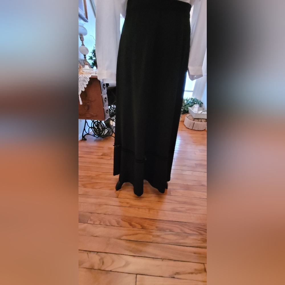 Vintage 90's Susan Bristol black maxi skirt with velvet bow/ rosette trim Size 6